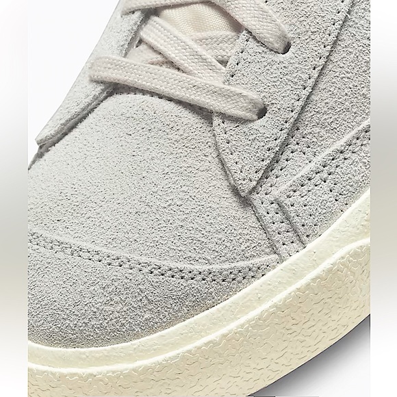 Nike Blazer Mid ‘77 Premium “Light-Bone Coconut 🥥 Milk” - Picture 5 of 8